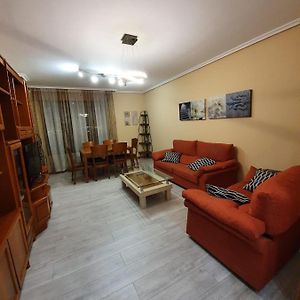 Piso De Tres Dormitorios Con Garaje Y Todos Los Servicios Cerca Бургос Exterior photo