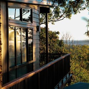 Апартаменты Rainforest Gardens - Luxury Hillside Accomodation With Views To Bay & Islands Mount Cotton Exterior photo