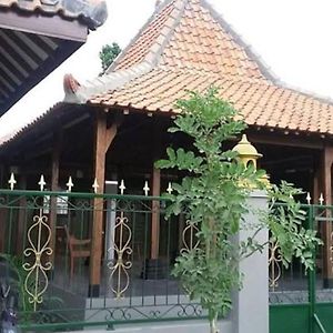 Ganjuran Indah Inn Syariah Бантул Exterior photo
