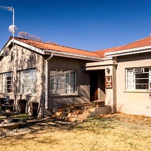 Bed and Breakfast Charlie'S Place Barkly East Exterior photo