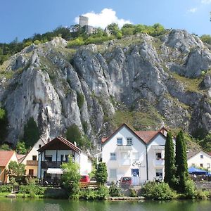 Cafe Altmuehl, Ferienwohnungen Gaestehaus Krimhilde Direkt Am Wasser Эссинг Exterior photo