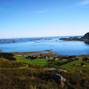 Вилла Akselhuset-Koselig Hus Rett Ovenfor Kaikanten Midt I Lofoten Sennesvik Exterior photo