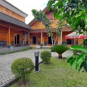 Отель Andrew Batara Пелабухан-Рату Exterior photo