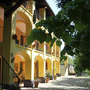 Отель Equin'Ozio Castellamonte Exterior photo