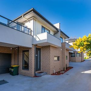 Отель Melbourne Ringwood Lake Exterior photo