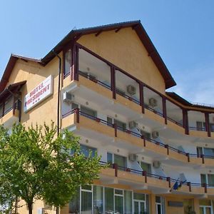 Hotel President Бэи­ле-Олэ­неш­ти Exterior photo