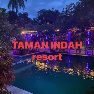 Taman Indah Resort Tamanredjo Exterior photo