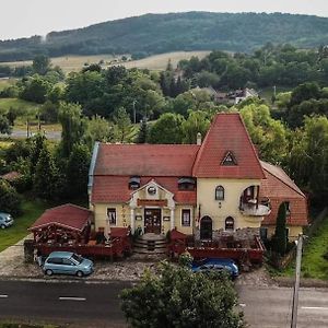 Отель Cserhatvoelgy Panzio Alsotold Exterior photo