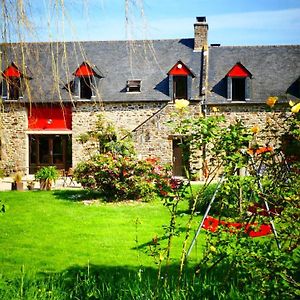 Отель Auberge De La Chesnaie Плёдьян Exterior photo