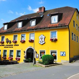 Отель Landgasthof Zum Goldenen Loewen Мосбах Exterior photo