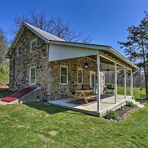 Idyllic Hellertown Cottage With Patio And Fire Pit! Бетлехем Exterior photo