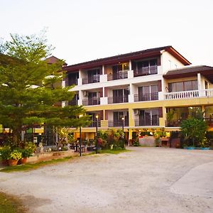 Nantharom Hotel And Restaurant Plaeng Yao Exterior photo