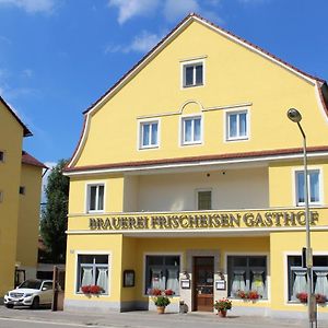 Отель Brauerei Und Gasthof Frischeisen Кельхайм Exterior photo