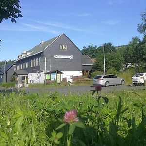 Отель Gasthaus & Pension Am Rennsteig Spechtsbrunn Exterior photo