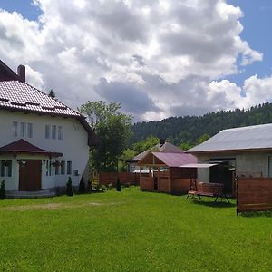 Casa Молдовица Exterior photo