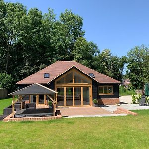 Chestnut-Lodge Is Rural, Secluded, Private With Hot Tub Мейдстон Exterior photo