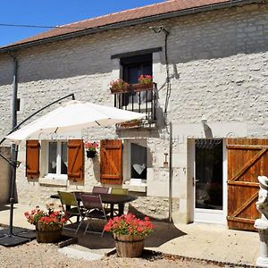 Вилла Gite Rural 1 Chambre, Cour Close, Equipements Bebe, Wi-Fi, Proche Mini-Golf, Non Fumeur, Tout Inclus - Fr-1-381-24 La Tour-Saint-Gelin Exterior photo