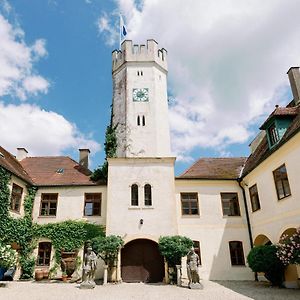 Отель Schlossgut Tunzenberg Mengkofen Exterior photo