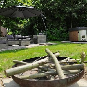 Вилла Vrijstaande 6 Persoons Bungalow Hottub En Pizzaoven Op Vakantiepark Ewijk Exterior photo