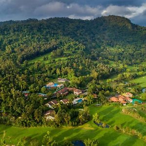 Amritara Ambatty Greens Resort Вираджпет Exterior photo