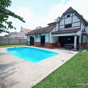 Villa With Private Swimming Pool Малакка Exterior photo