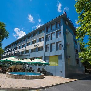 Hotel Ustra Кырджали Exterior photo