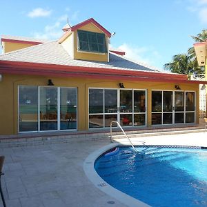 Отель Augusta Bay Bahamas, Exuma Джорджтаун Exterior photo