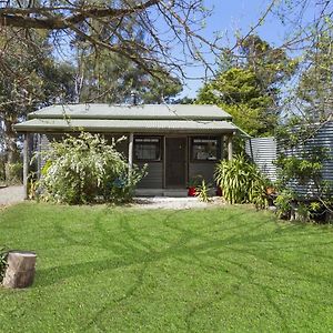 Blue Apple Lodge Bilpin Exterior photo