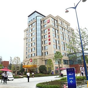 Отель Ibis Wenjiang Floraland Exterior photo