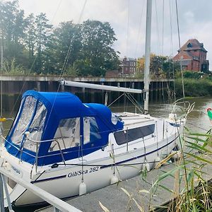 Cosy Sailing Boat Glamping Accommodation On The River In Сандуич Exterior photo