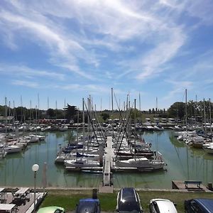 Вилла La Maison Du Port Mortagne-sur-Gironde Exterior photo