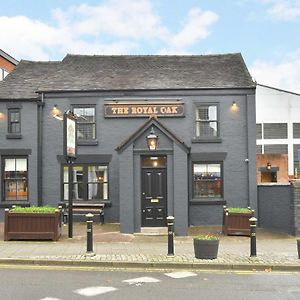 Отель The Royal Oak Biddulph  Exterior photo