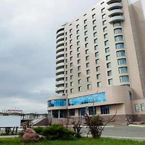 Отель Парк Инн Астрахань Exterior photo