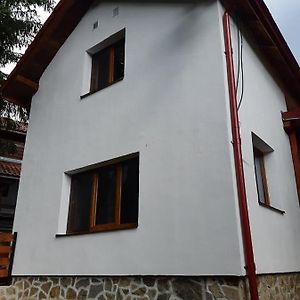 New And Comfortable Two Bedroom House Гэрына Exterior photo