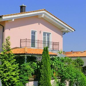 Charming Apartment With Terrace In Деггендорф Exterior photo