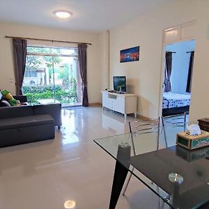 Отель Happy House @ Casa Seaside Rayong Бан-Чак-Пхай Exterior photo