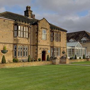 Rogerthorpe Manor Hotel Понтефракт Exterior photo