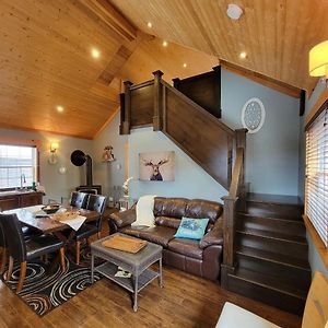 Отель The Deer Lake Loft Exterior photo