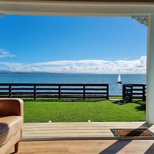 Red Rock Cottage, Beachfront Luxury Clarks Beach Exterior photo