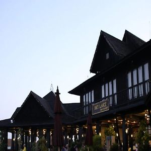 Sky Lake Inle Resort Ньоншуэ Exterior photo