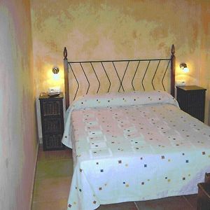 Отель Hostal Valle Del Iregua Альбельда-де-Ирегуа Room photo