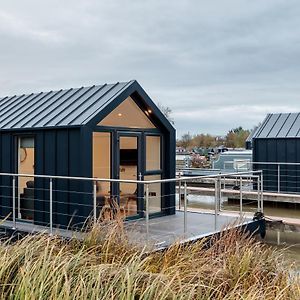 Апартаменты Tattenhall Marina Floating Pods Hargrave Exterior photo