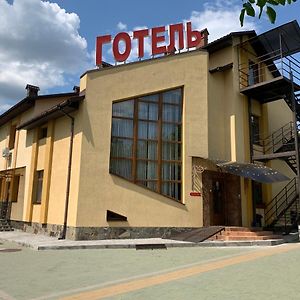 Отель Каприз Каменец-Подольский Exterior photo