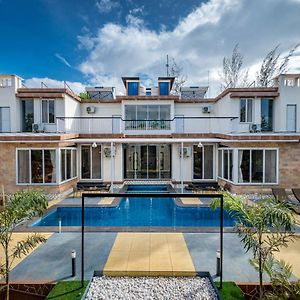 Saffronstays Casa De Familia, Karjat - Pool Villa With Ample Open Space For Outdoor Games Jambrung Exterior photo