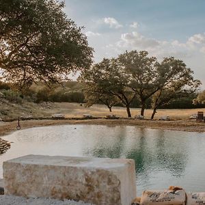 Вилла Hummingbird Haus - Hill Country Views On 20 Acres With Firepit Spring Branch Exterior photo