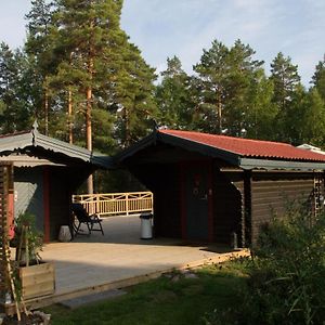 Timber Cottages With Jacuzzi And Sauna Near Lake Vanern Карлстад Exterior photo