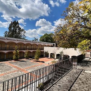 Отель Mision Tlaxcala Санта-Мария-Атльюэциан Exterior photo