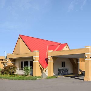 Econo Lodge Inn & Suites Бингемтон Exterior photo