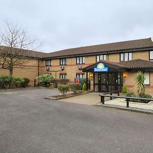 Days Inn London Stansted Airport Бишопс-Стортфорд Exterior photo