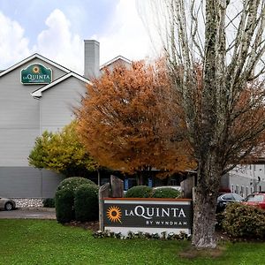 Отель La Quinta By Wyndham Юджин Exterior photo